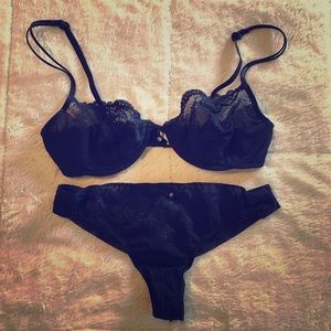 Intimissimi Navy Lace Bra and Thong Panty Set